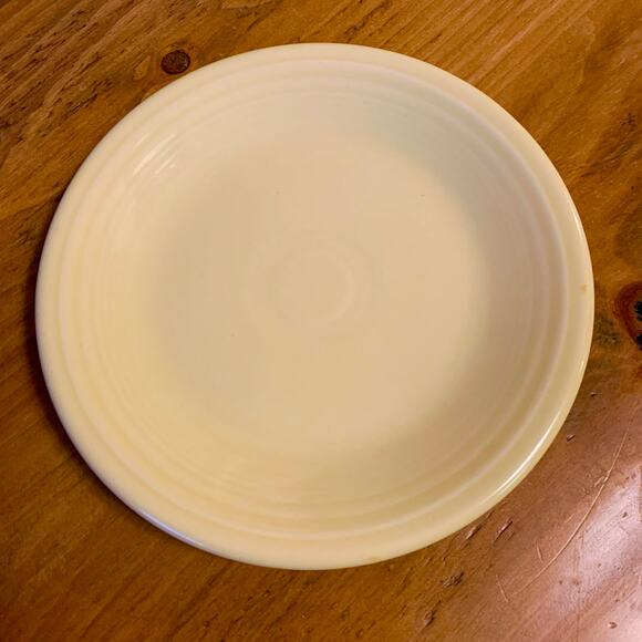 Fiestware Fiesta Yellow Salad Dessert Plates Set of 2 Homer Laughlin USA - Picture 3 of 7